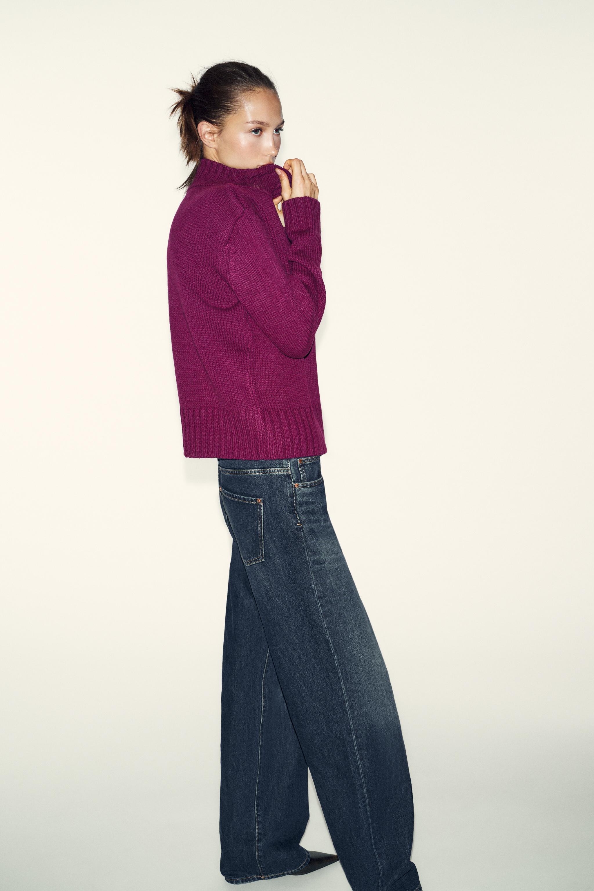 PULL EN MAILLE À COL MONTANT